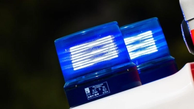 Der Rettungsdienst wurde alarmiert. (Symbolbild) (Foto: Moritz Frankenberg/dpa)