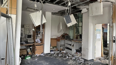 Bei dem Sprengstoffanschlag auf eine Bank-Filiale in Rothenburg wurden auch die angrenzenden Räume verwüstet. (Foto: VR-Bank Mittelfranken Mitte)