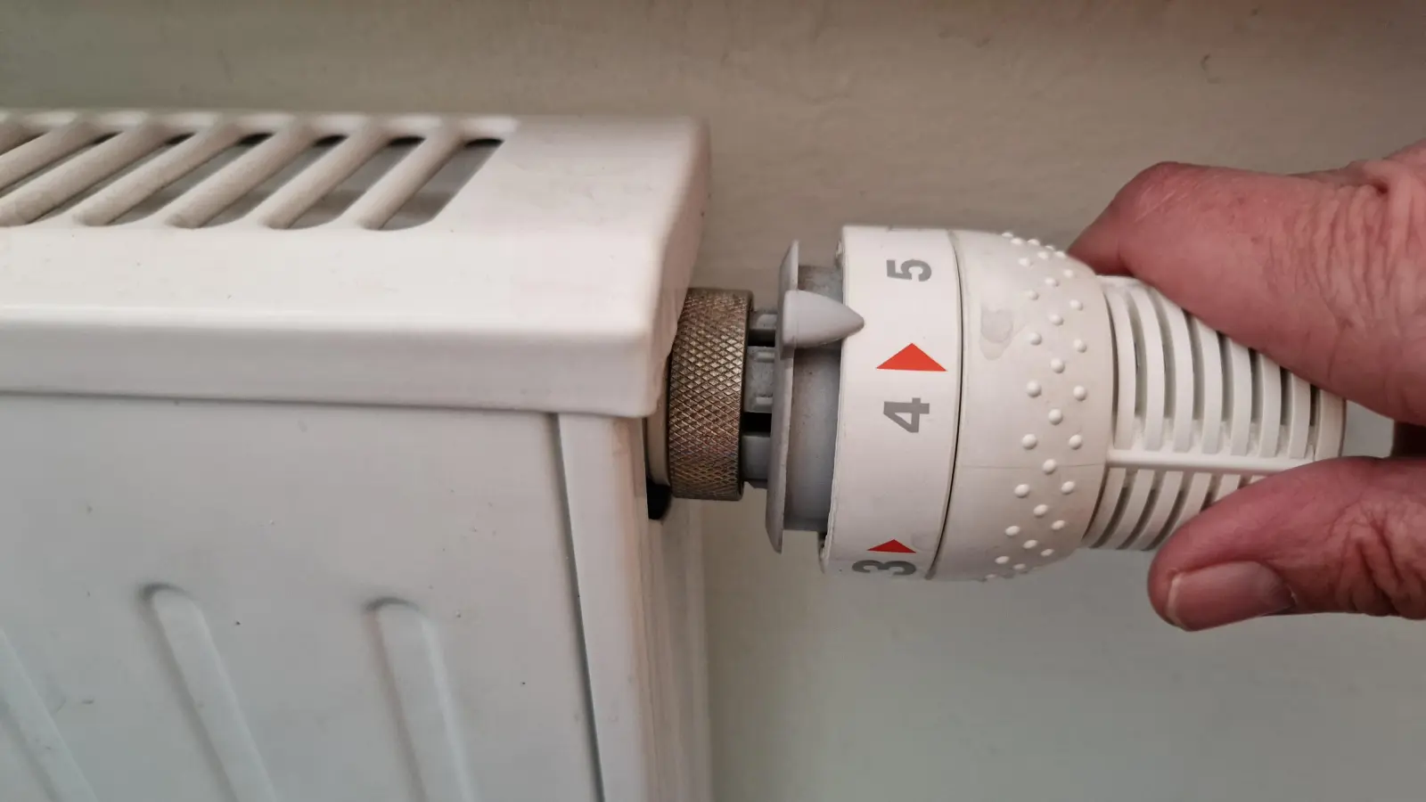 Gerade an eisigen Wintertagen dreht man gerne mal die Heizung hoch.  (Foto: Andrea Walke)