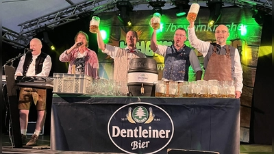 Am Freitag um 19.30 Uhr eröffnet Bürgermeister Markus Liebich (rechts) mit dem Bieranstich offiziell die Leutershäuser Kirchweih. (Foto: Stadt Leutershausen)