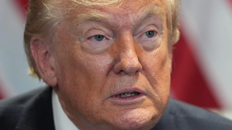 Aus Trumps Sicht ist die Waffenruhe im Iran beendet - er lässt aber eine Tür offen. (Foto: Alex Brandon/AP/dpa)