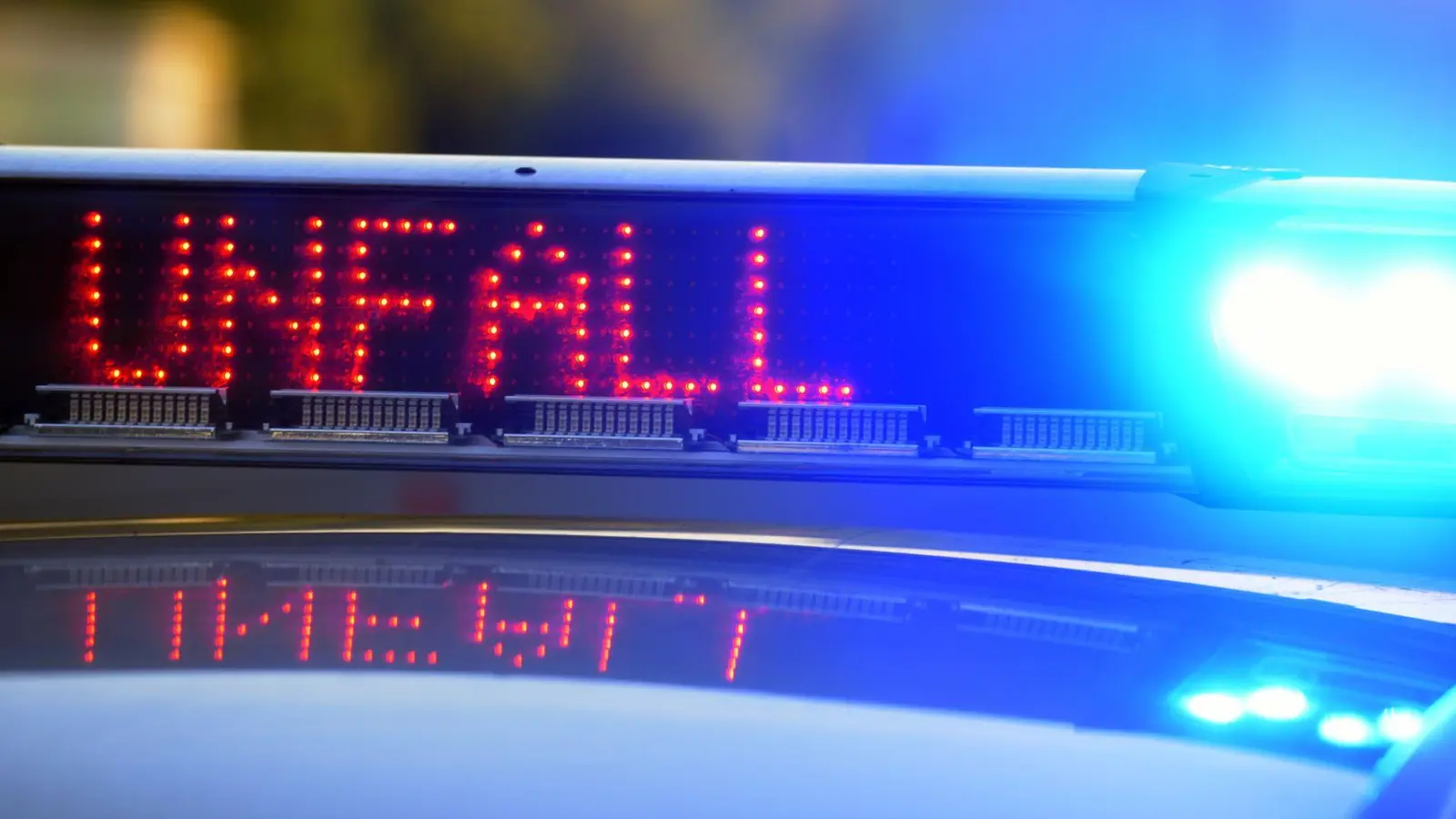 Am Freitagabend ist es in der Nähe von Brunn zu einem Unfall gekommen. Eine 25-Jährige hat sich mit ihrem Auto überschlagen und dabei leicht verletzt. (Symbolbild: Stefan Puchner/dpa)