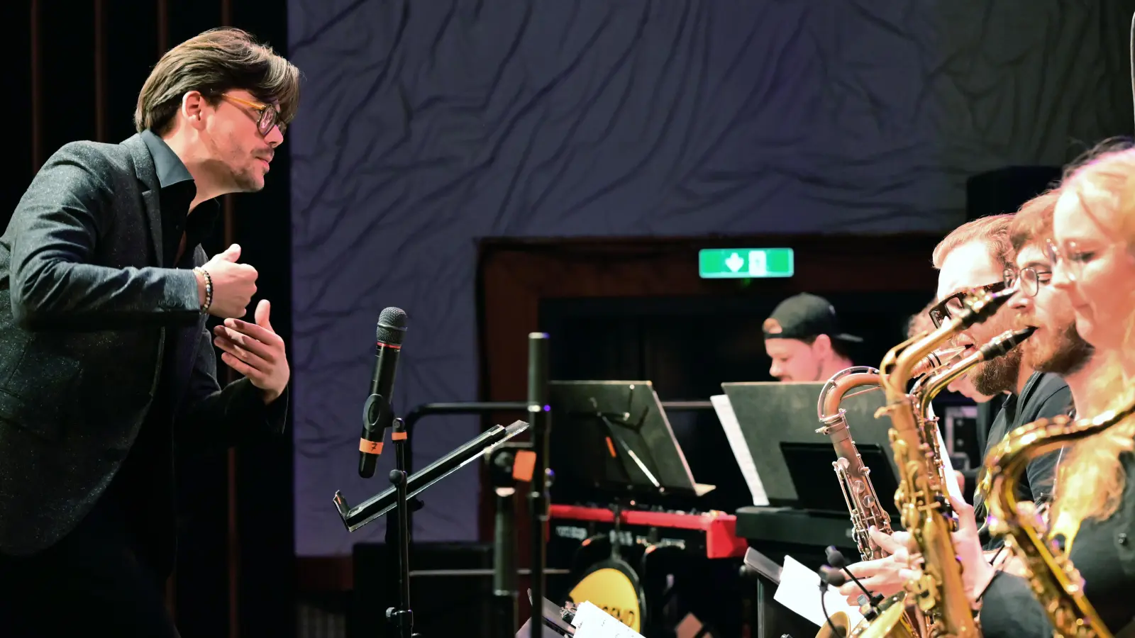 Mit Herz dabei: Julian Ritter und das Landes-Jugendjazzorchester Bayern. Ritter leitet das LJJB seit 2025. (Foto: Jim Albright)