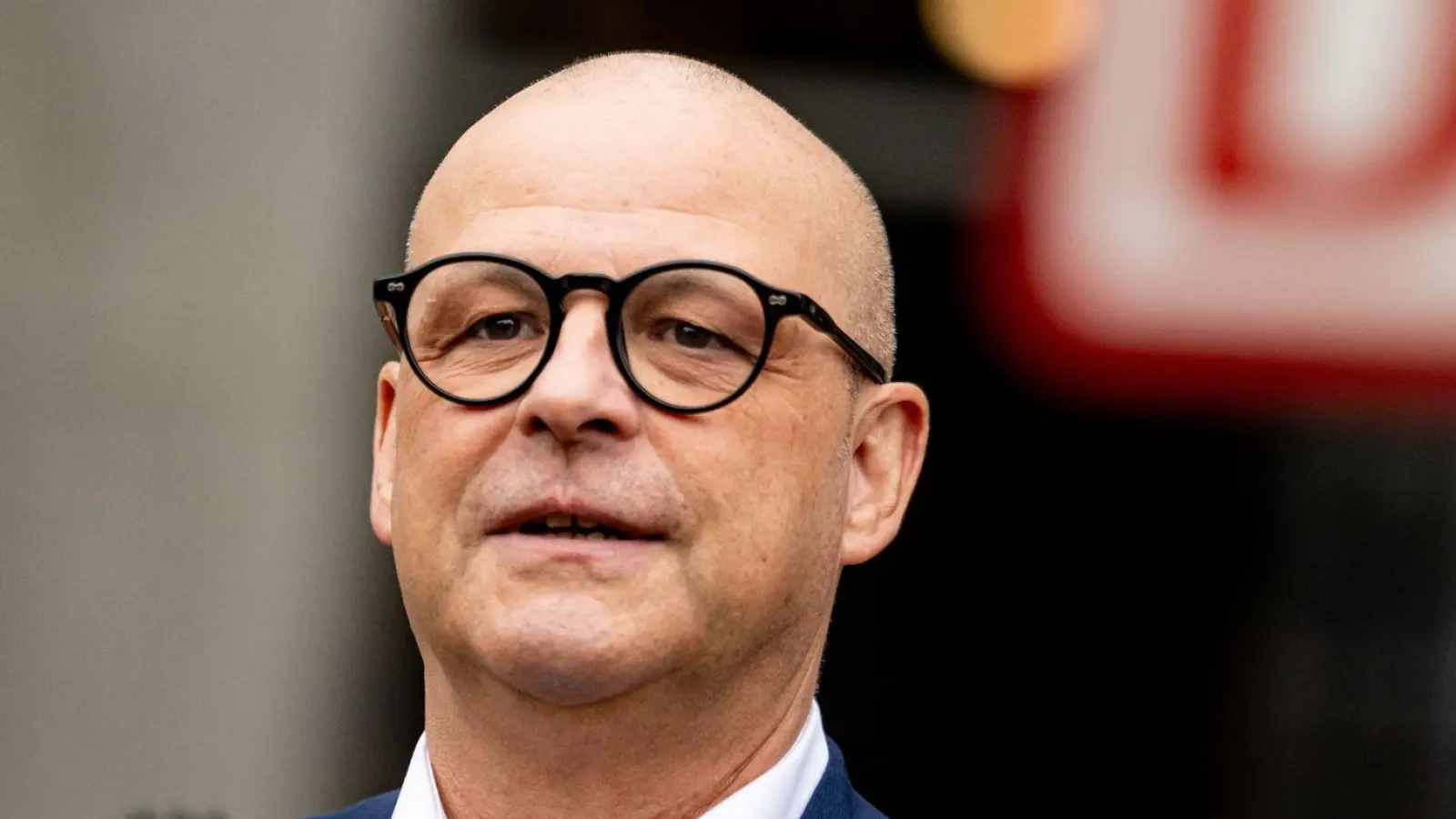 DB-Personalvorstand Martin Seiler äußert sich zu den Tarifverhandlungen zwischen der Deutschen Bahn und der Gewerkschaft Deutscher Lokomotivführer. (Foto: Fabian Sommer/dpa)
