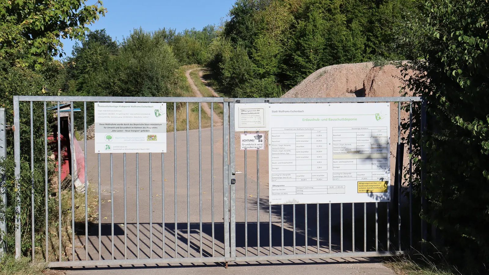 In ein paar Jahren dürfte es eng werden auf der Deponie. Deshalb möchte Bürgermeister Micheal Dörr die Weichen stellen für eine Erweiterung. (Foto: Antonia Müller)