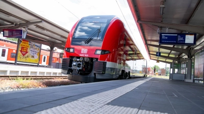 Die Polizei ermittelt gegen Unbekannte, die im August am Coburger Bahnhof mehrere Kabel durchgeschnitten hatten. (Symbolfoto)  (Foto: Pia Bayer/dpa)
