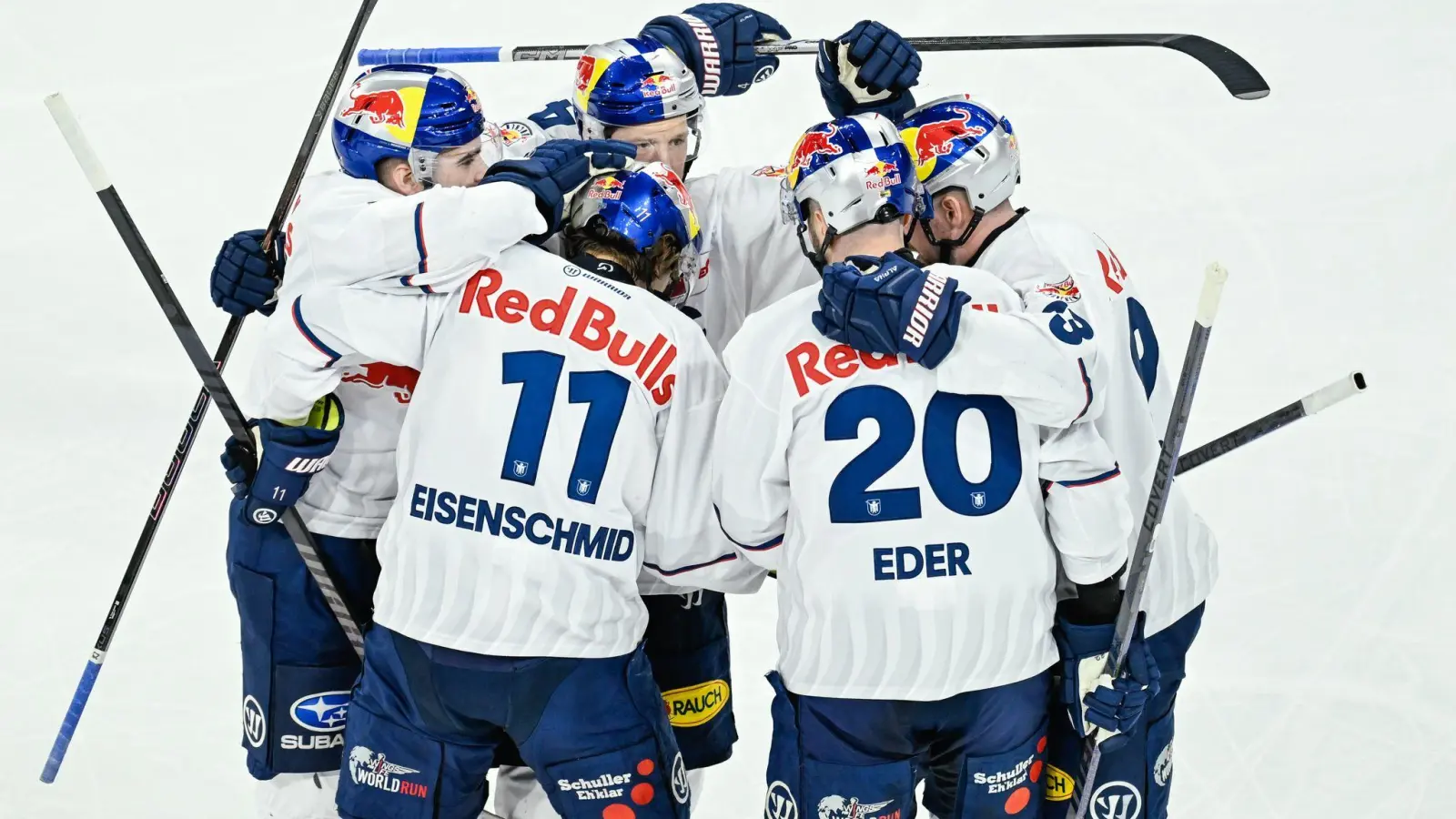 Der EHC Red Bull München gelingt im Playoff-Viertelfinale gegen die Adler Mannheim der Ausgleich. (Foto: Uwe Anspach/dpa)