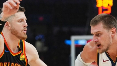 Isaiah Hartenstein und die Oklahoma City Thunder hatten die Nuggets um Nikola Jokic komplett unter Kontrolle. (Foto: Kyle Phillips/AP/dpa)