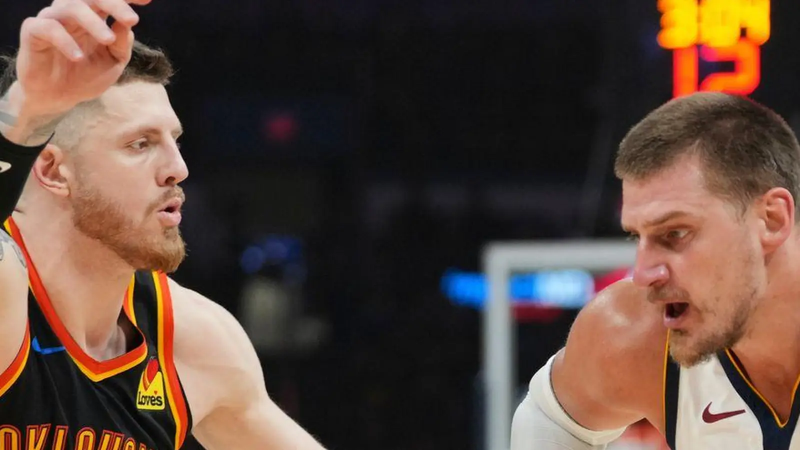 Isaiah Hartenstein und die Oklahoma City Thunder hatten die Nuggets um Nikola Jokic komplett unter Kontrolle. (Foto: Kyle Phillips/AP/dpa)