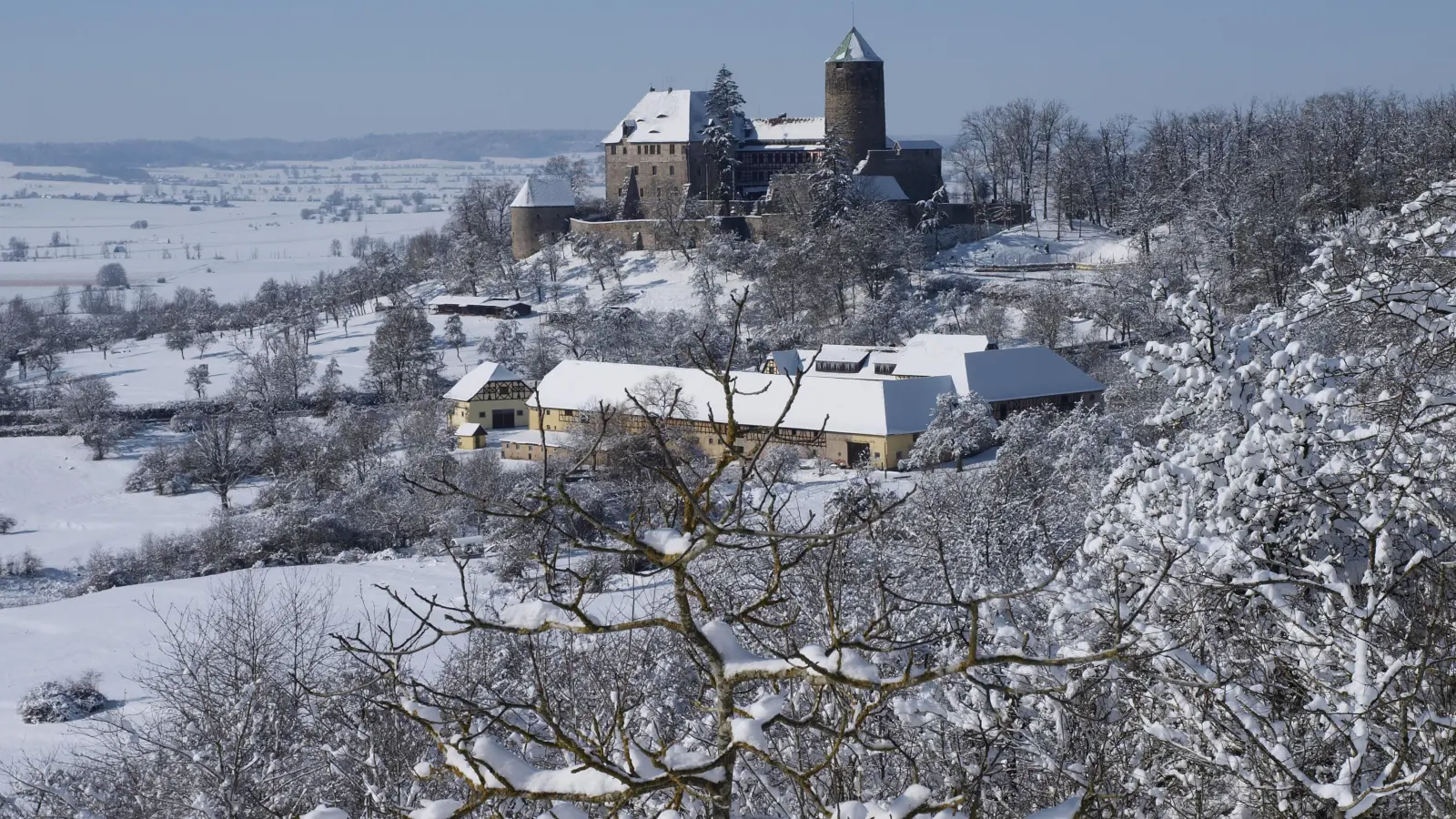 Platz 10: Winterlandschaft bei Burg Colmberg (65 Votes). (Foto: Klaus Mühlöder)