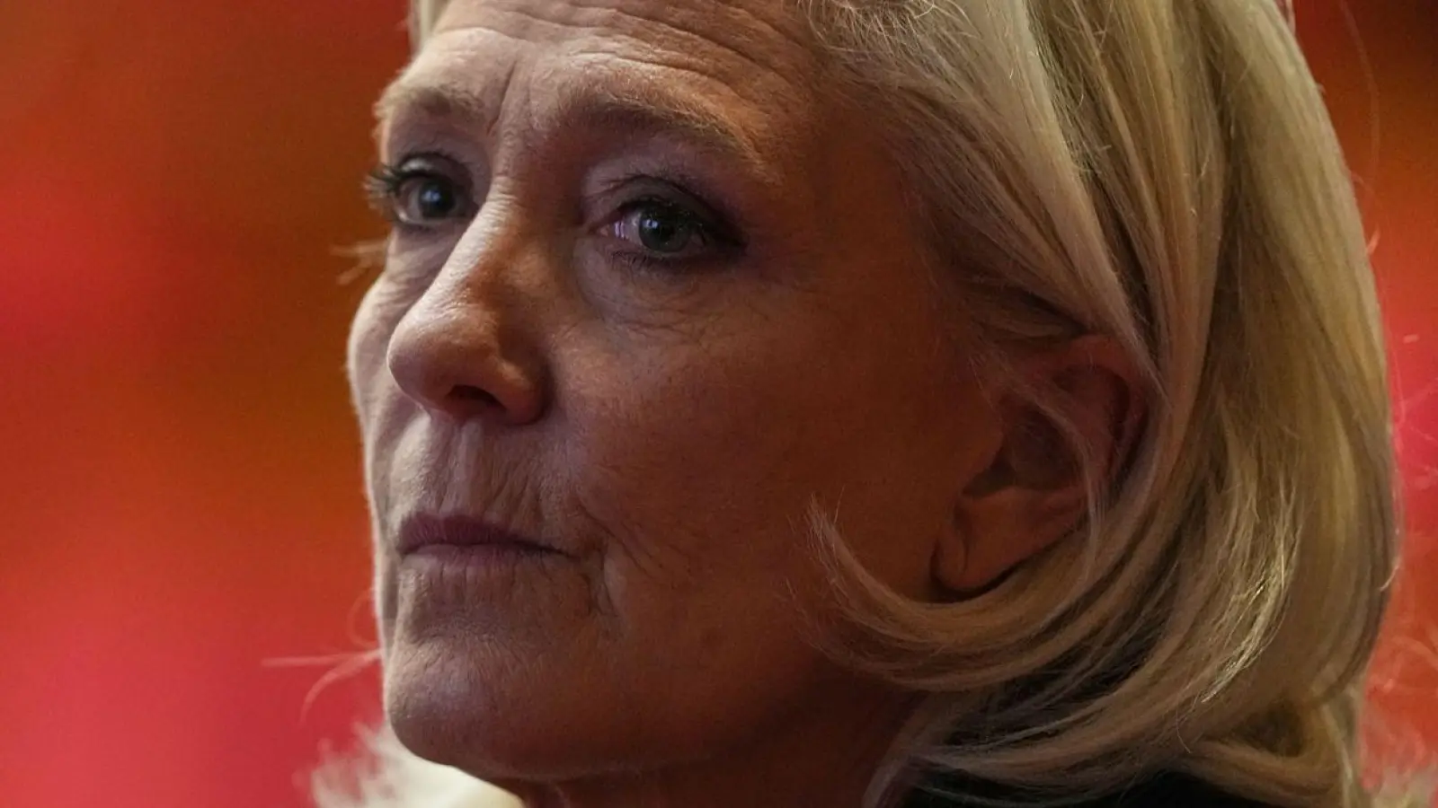 Die Ergebnisse der Teilwahl des Senats stärken Marine Le Pen den Rücken (Archivbild). (Foto: Thibault Camus/AP/dpa)