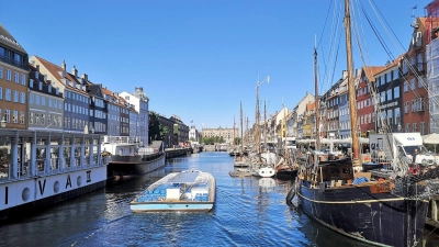 So idyllisch: Der „Nyhavn“ in der dänischen Hauptstadt Kopenhagen ist bei Touristen beliebt. (Archivbild) (Foto: Francoise Hauser/dpa-tmn)