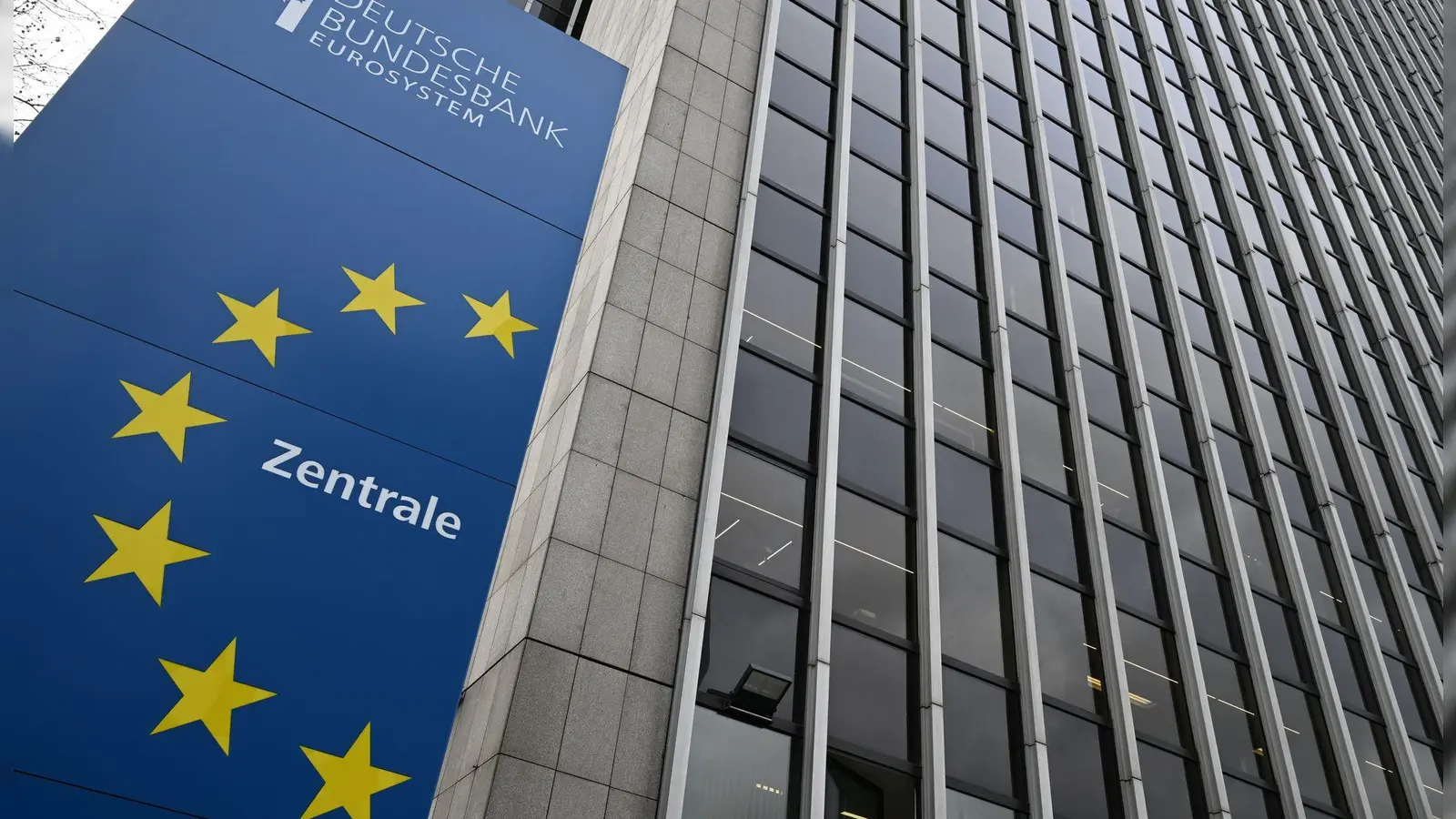 Bundesbank: Stagnation im dritten Quartal, aber etwas Wachstum im Gesamtjahr möglich. (Archivbild) (Foto: Arne Dedert/dpa)