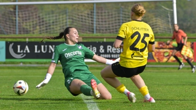 Das 1:0 für Weinberg: Solveig Schlitter überwindet Gästetorhüterin Ilayda Acelya Icier. (Foto: Martin Rügner)