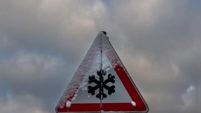 Frost, Glätte, Schnee: Der Winter meldet sich zurück. (Illustration)   (Foto: Stefan Puchner/dpa)