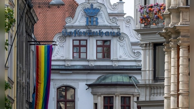 Das Münchner Hofbräuhaus ist (mindestens) Bayerns bekanntestes Wirtshaus.  (Foto: Peter Kneffel/dpa)