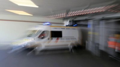 Ein Autofahrer hat in Frankreich mehrere Passanten angefahren und verletzt. (Symbolbild) (Foto: David Vincent/AP/dpa)