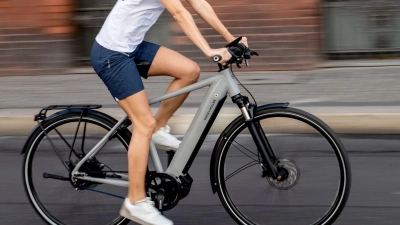 Das wichtigste Kriterium beim Kauf eines Pedelecs ist der Akku. Experten empfehlen abnehmbare Akkus, um das Diebstahlrisiko zu verringern. (Foto: Zacharie Scheurer/dpa-tmn)