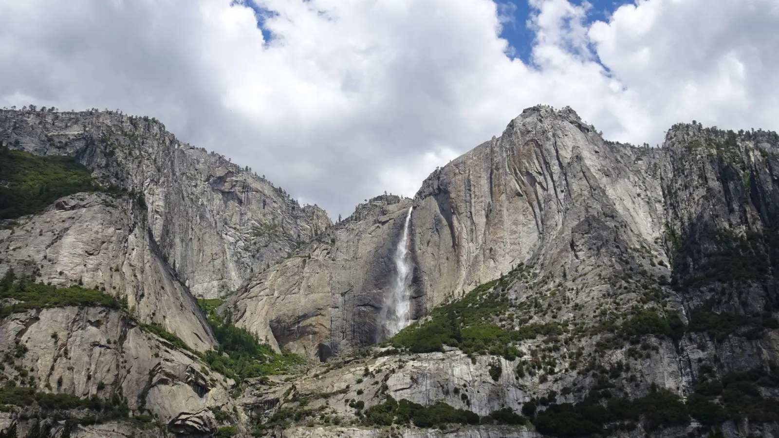 Die US-Nationalparks wie der Yosemite-Nationalpark in Kalifornien bleiben auch während des „Shutdowns“ weitestgehend geöffnet. (Foto: Andrea Warnecke/dpa-tmn)