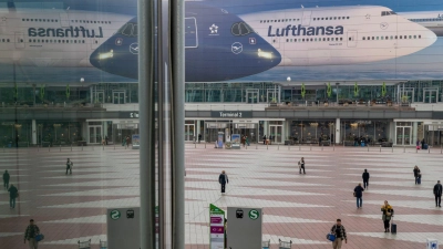 Wie am Montag in München dürfte es auch heute und in den kommenden Tagen wieder leerer in den Terminals sein - der Lufthansa-Streik geht weiter. (Foto: Peter Kneffel/dpa)