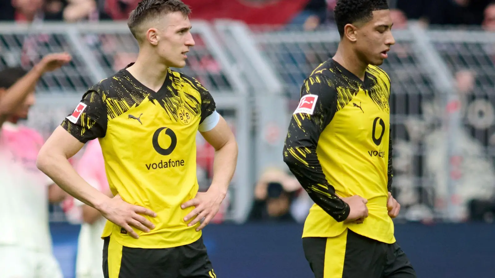 Frust beim BVB: Schlotterbeck und Bellingham nach dem Gegentor. (Foto: Bernd Thissen/dpa)