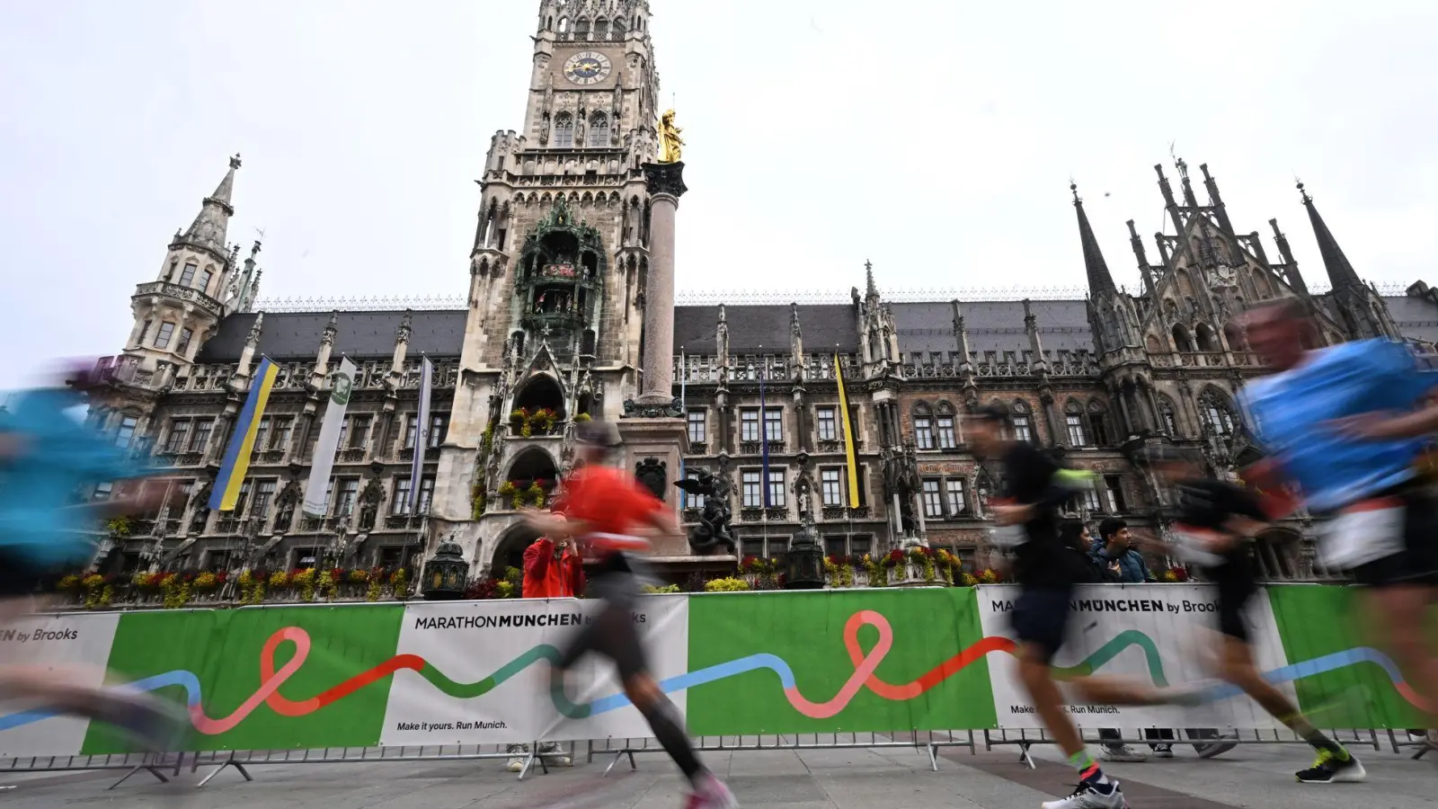 Der München-Marathon sorgt am Sonntag für Einschränkungen im Nahverkehr. (Symbolbild) (Foto: Felix Hörhager/dpa)