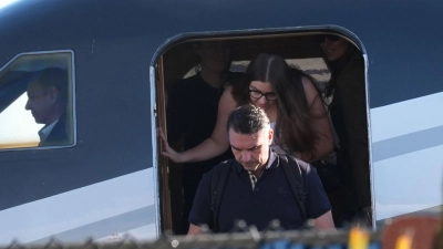Der Verlierer der brasilianischen Präsidentenwahl, Flávio Bolsonaro, befindet sich in den USA. (Foto: Marta Lavandier/AP/dpa)