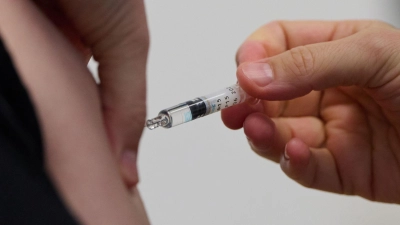 Die Stiko empfiehlt Impfungen gegen Grippe unter anderem für Menschen mit Vorerkrankungen. (Symbolbild) (Foto: Katharina Kausche/dpa)