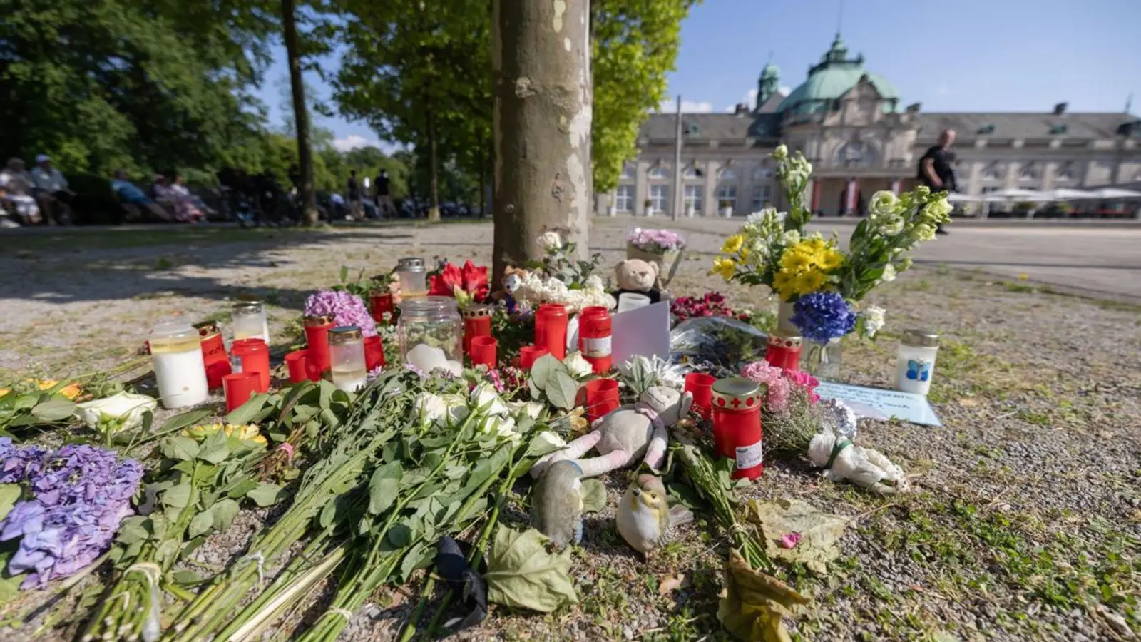 Nach der tödlichen Kurparl-Attacke schweigt der Verdächtige weiter und die Polizei ermittelt. Untersucht werden unter anderem Handys von Begleitern des mutmaßlichen Täters und des Opfers, sagt ein Staatsanwalt.  (Foto: Str/dpa)