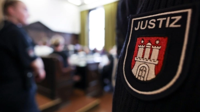 Im Prozess gegen die rechtsextreme Terrorgruppe „Letzte Verteidigungswelle“ hat das Hanseatische Oberlandesgericht das Urteil verkündet. (Foto: Christian Charisius/dpa)
