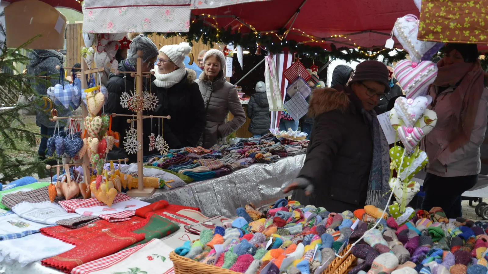 Genießen auch Sie das bunte adventliche Angebot im schönen Gerolfingen! (Foto: Peter Tippl)