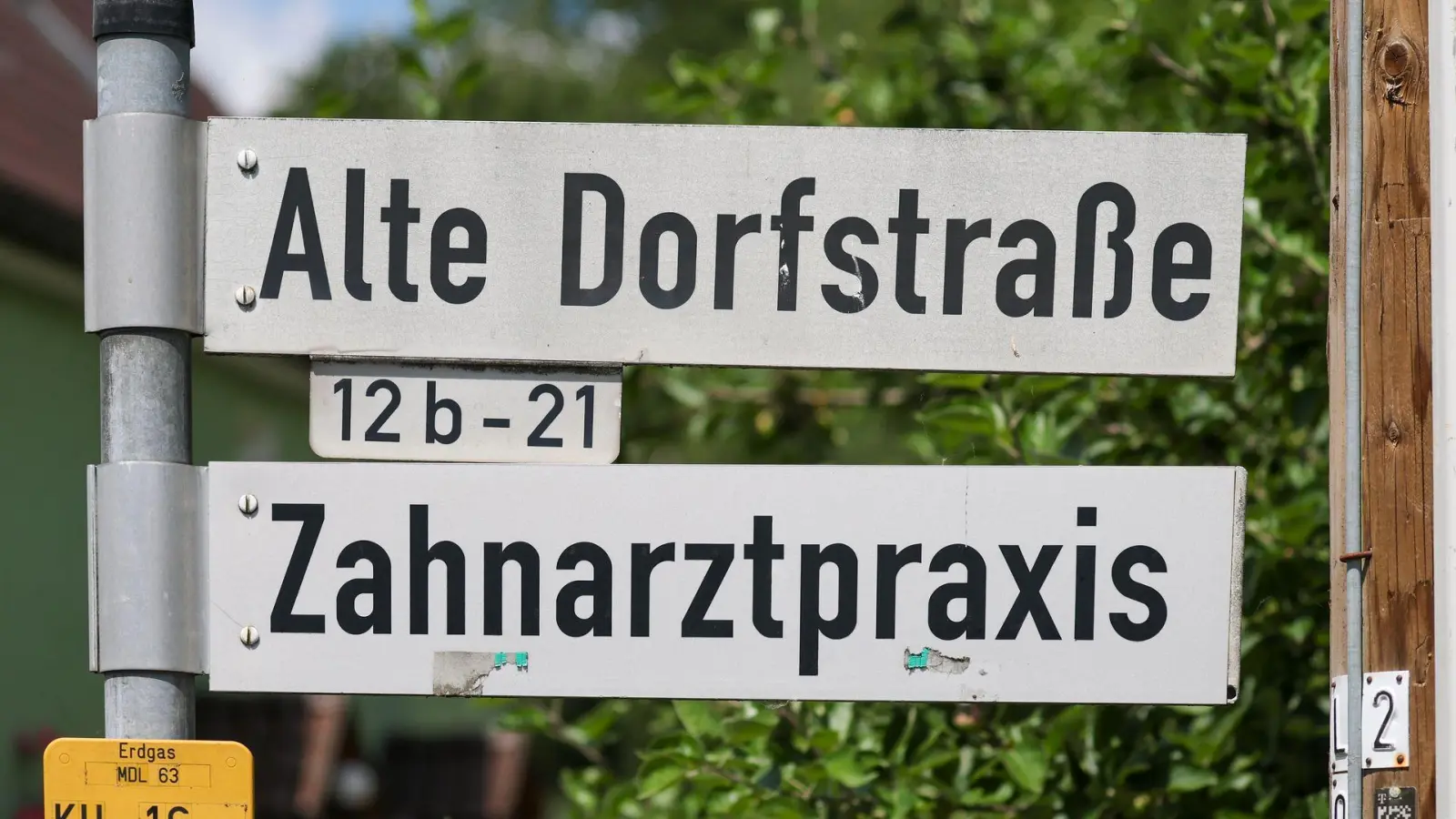 Im ländlichen Raum ist die medizinische Versorgung kein Selbstläufer - mit der Landarztprämie versucht die Staatsregierung Mediziner davon zu überzeugen, sich auch außerhalb beliebter Ballungszentren mit einer Praxis niederzulassen. (Symbolbild) (Foto: Jan Woitas/dpa)