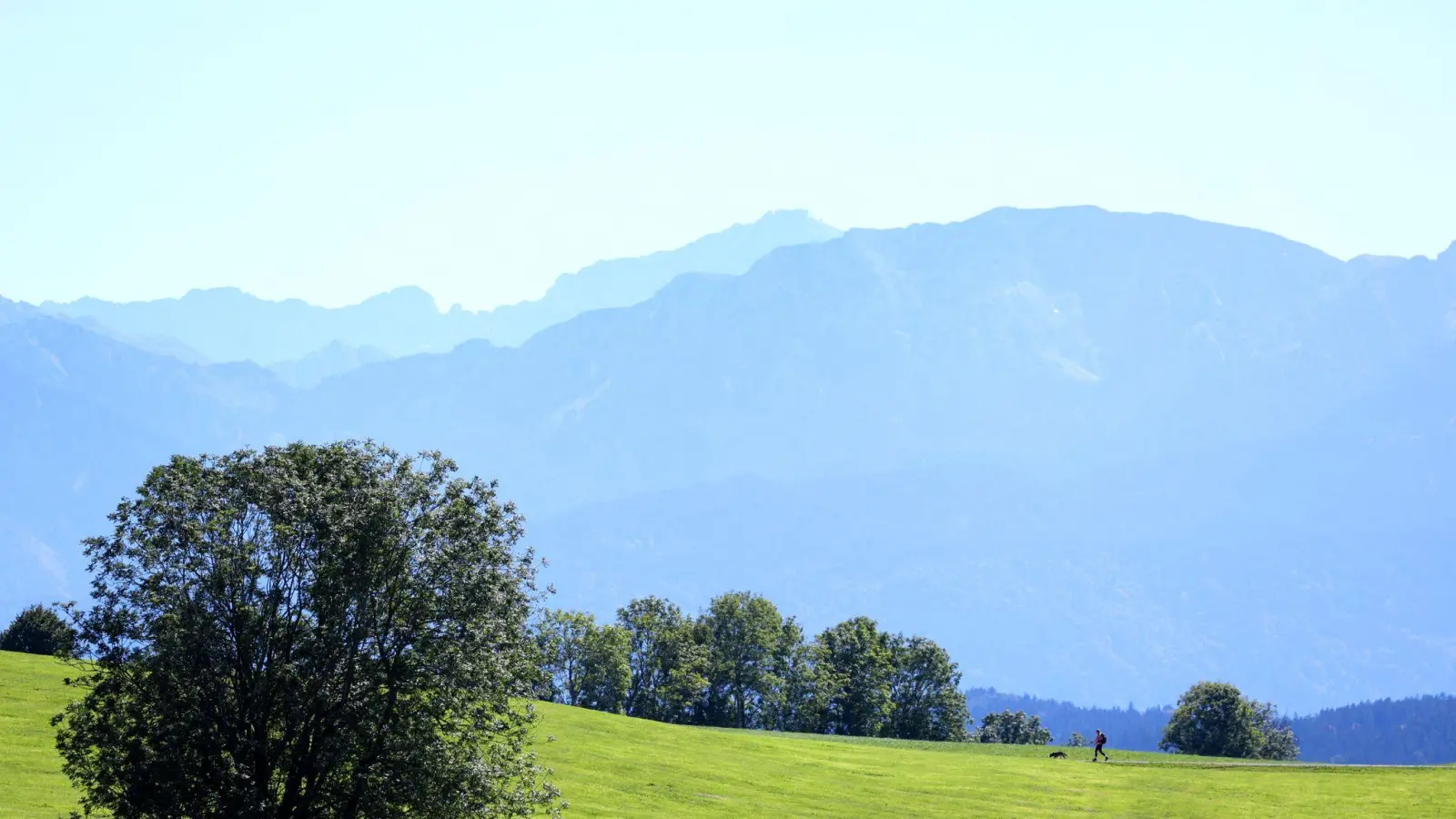 Das Wetter in Bayern bleibt - nach kurzer Durststrecke am Freitag - vielerorts  spätsommerlich.  (Foto: Karl-Josef Hildenbrand/dpa)