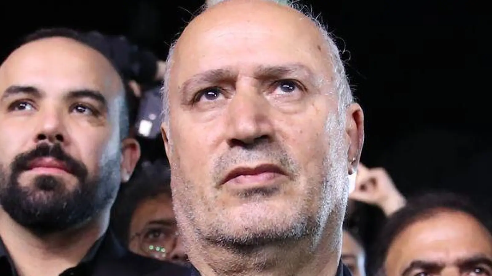 Der Präsident des iranischen Fußballverbandes (Mitte) hat es nicht zum FIFA-Kongress in Vancouver geschafft. (Foto: Saeid Zareian/dpa)