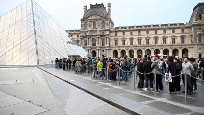 Der Louvre blieb für Besucher weiter geschlossen. (Foto: Emma Da Silva/AP/dpa)