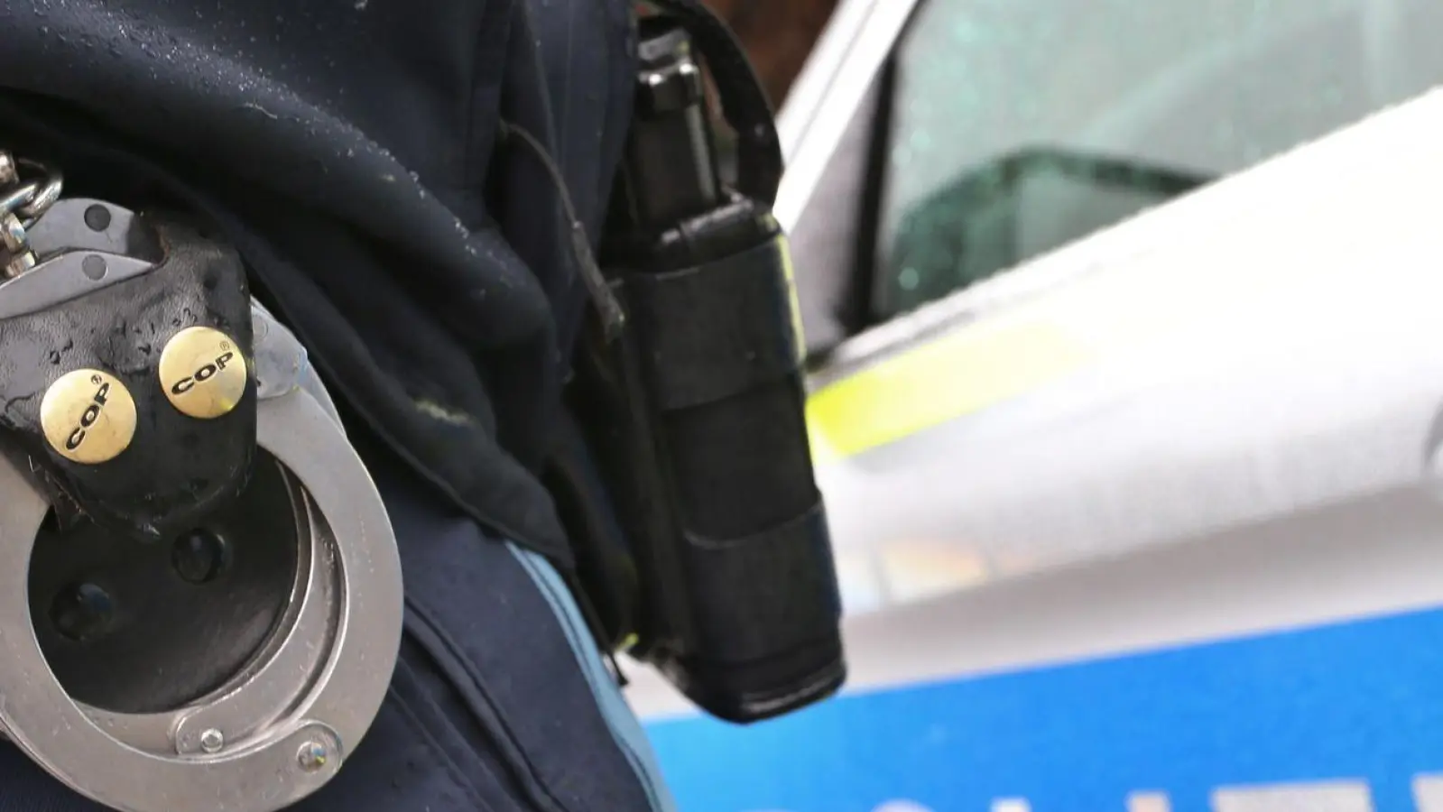 Die Polizei schoss auf den mit zwei Messern bewaffneten Mann. (Symbolbild) (Foto: Karl-Josef Hildenbrand/dpa)