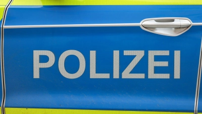 Eine nächtliche Flucht vor der Polizei endete mit einem Sprung aus dem Fenster. (Symbolbild) (Foto: Jan Woitas/dpa)