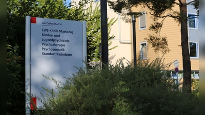 Der Angriff geschah in einer LWL-Fachklinik in Paderborn. Der Gesundheitszustand der angegriffenen 24-Jährigen hat sich nach dem Angriff laut Polizei verbessert. Die mutmaßliche 13-jährige Täterin wurde inzwischen woanders untergebracht. (Foto: Christian Müller/dpa)