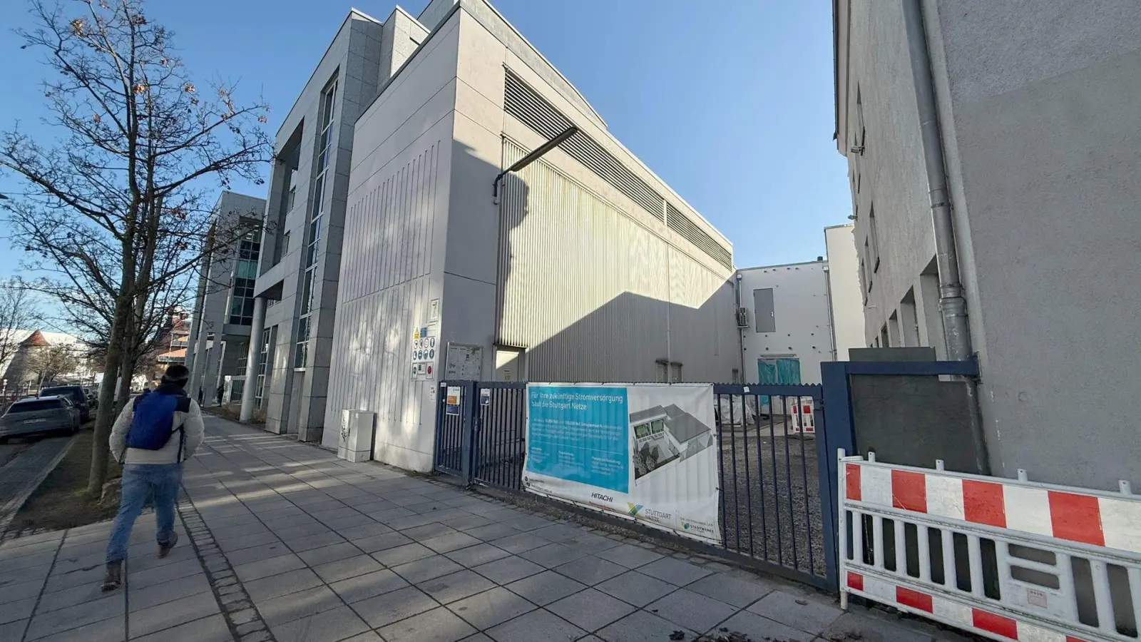 In diesem Umspannwerk hat ein Mitarbeiter mit einem Schaltfehler einen Stromausfall in Stuttgart ausgelöst.  (Foto: Stefanie Järkel/dpa)