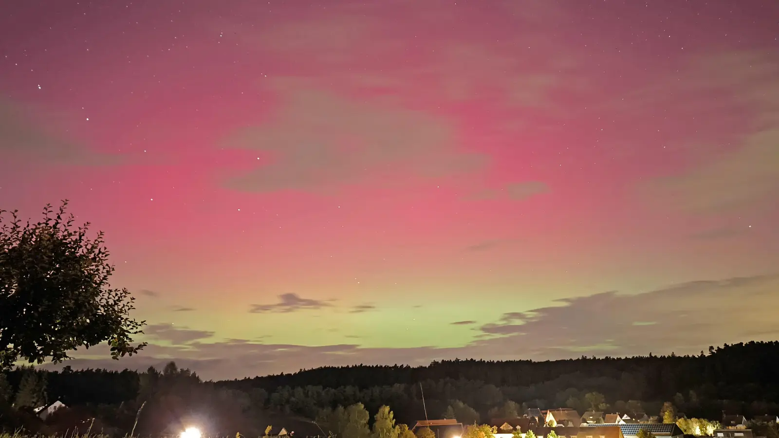 Stürmischer Sonnengruß - gesehen bei Sachsen bei Ansbach. (Foto: Christian Hensel)