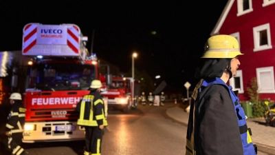 Die Feuerwehr Bechhofen stand bereit, musste aber zum Glück keine Flammen löschen.  (Foto: Benedikt Frieß)