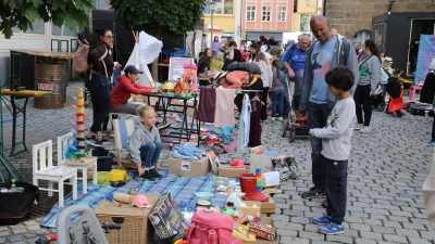 Spielzeug wechselte die Besitzer am Kinderflohmarkt zum Altstadtfest. (Foto: Alexander Biernoth)