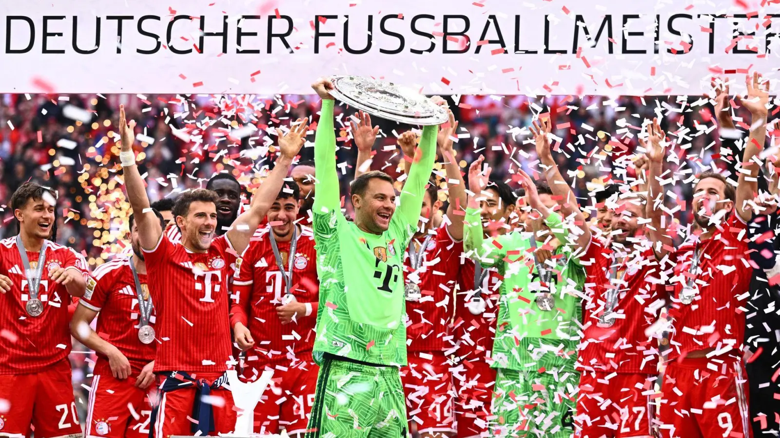 Die Bayern mit der Meisterschale: Gibt es wieder das gewohnte Bild? (Archivbild) (Foto: Tom Weller/dpa)