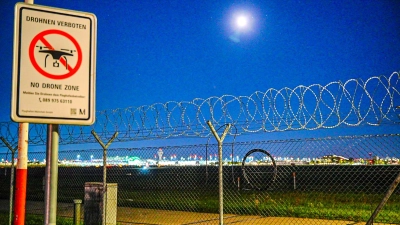 Der Flughafen München musste im Oktober wegen Drohnensichtungen mehrfach den Betrieb einstellen (Foto: Enrique Kaczor/onw-images/dpa)