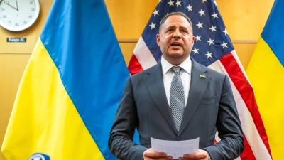 Auch Selenskyjs Bürochef Andrij Jermak steht im Fokus der Ermittler. (Archivbild) (Foto: Martial Trezzini/KEYSTONE/dpa)