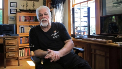 Paul Watson wird nicht nach Japan ausgeliefert. (Archivbild) (Foto: Lisa Rathke/AP)