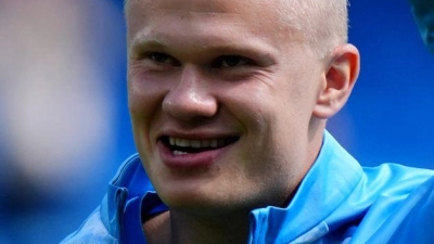 Erling Haaland fühlt sich wohl mit seinem neuen Look. (Foto: Nick Potts/PA Wire/dpa)
