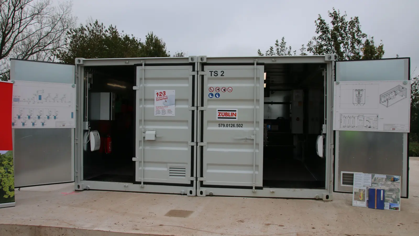 Die Filteranlage ist in zwei einfachen Baucontainern untergebracht. (Foto: Stefan Neidl)