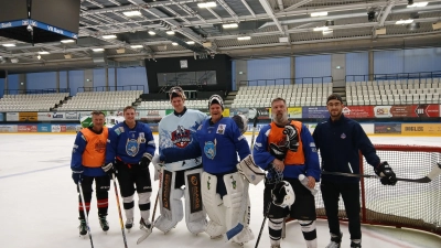 Sie „brennen“ für Eishockey, von links: Mika Reuter, Shawn Williams, Roland Böhm, David Blaschda, Nico Sticht, Ted Tomczik. (Foto: Manuela Böhm)