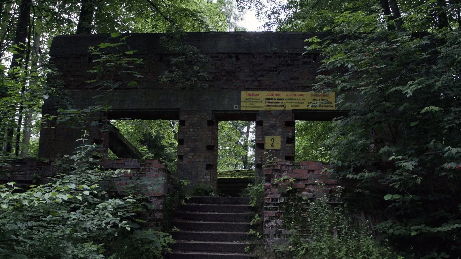 Historische Altlast: Nahe Ketrzyn befindet sich der Zugang zur Wolfsschanze - während des Zweiten Weltkrieges das Hauptquartier Adolf Hitlers. (Foto: Artur Reszko/epa/dpa-tmn)